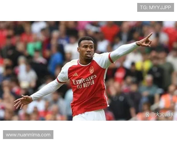 阿森纳前场定位球险情加布里埃尔头球击中横梁赖斯补射被挡